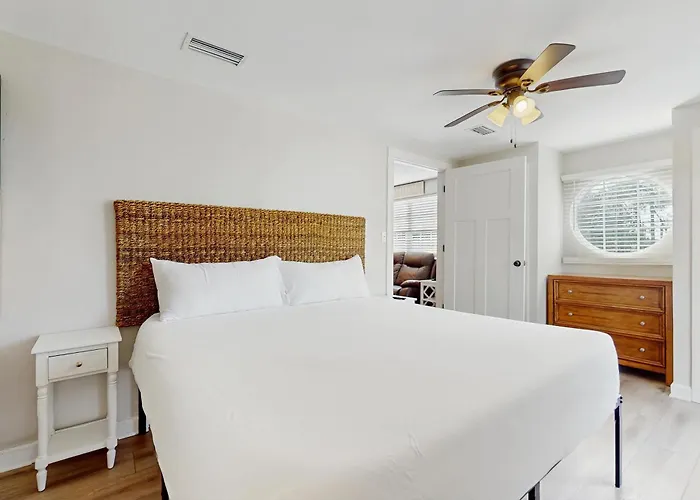 Coastal With Water Views Internet And Washer And Dryer Holiday home