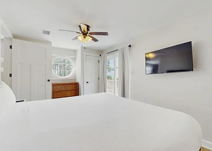Coastal With Water Views Internet And Washer And Dryer Holiday home Gulf Shores
